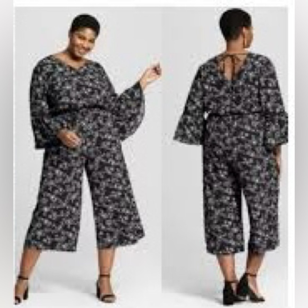 Ava & Viv 3X Romper Black & White Floral Jumpsuit Romper Crop Pants Bell Sleeve